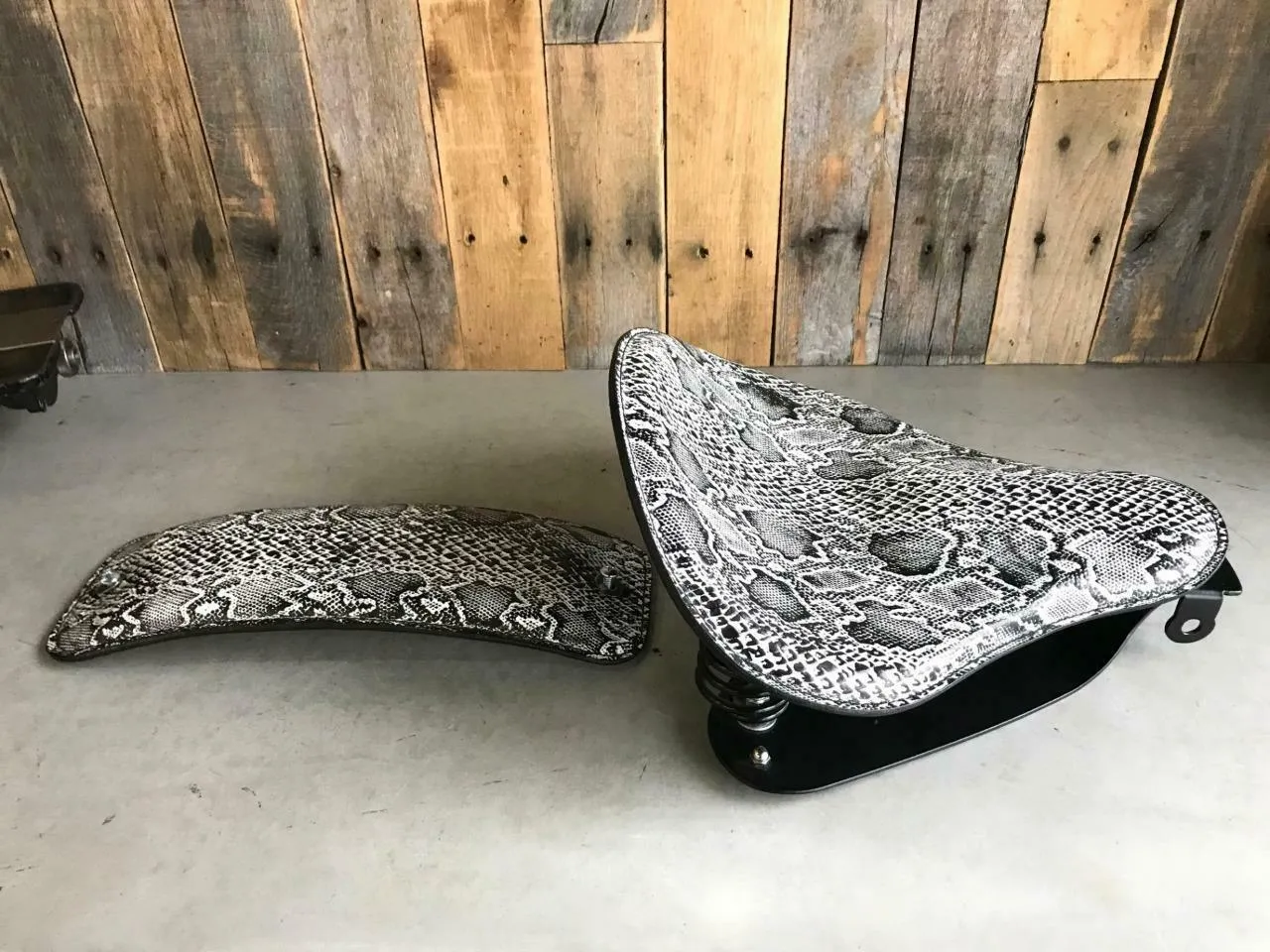 2010-2022 Sportster Harley Spring Seat Conversion Kit Ant White Snake Python bc