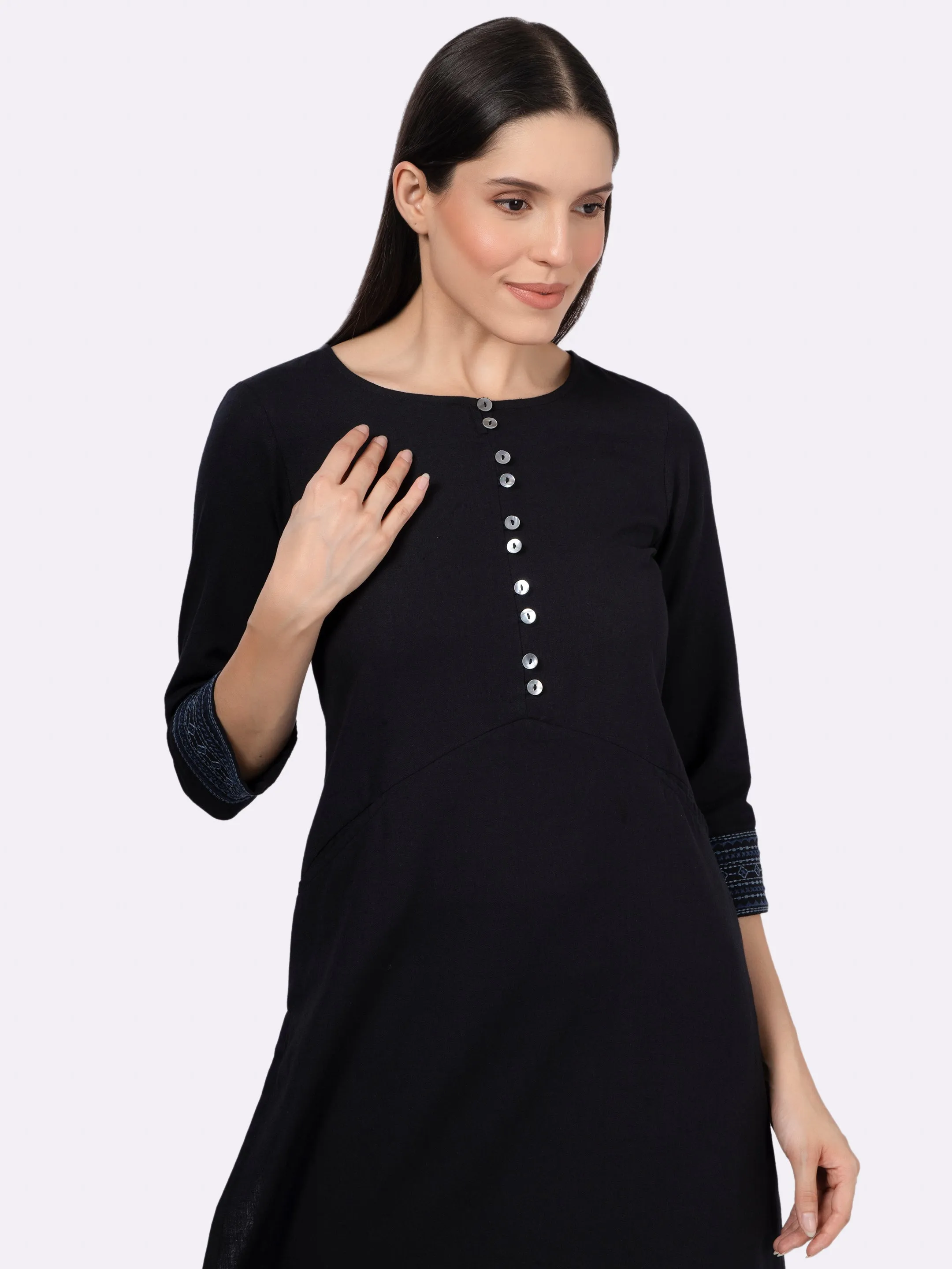 Black Solid Cotton Kurta with Pockets & Sleeve Embroidery