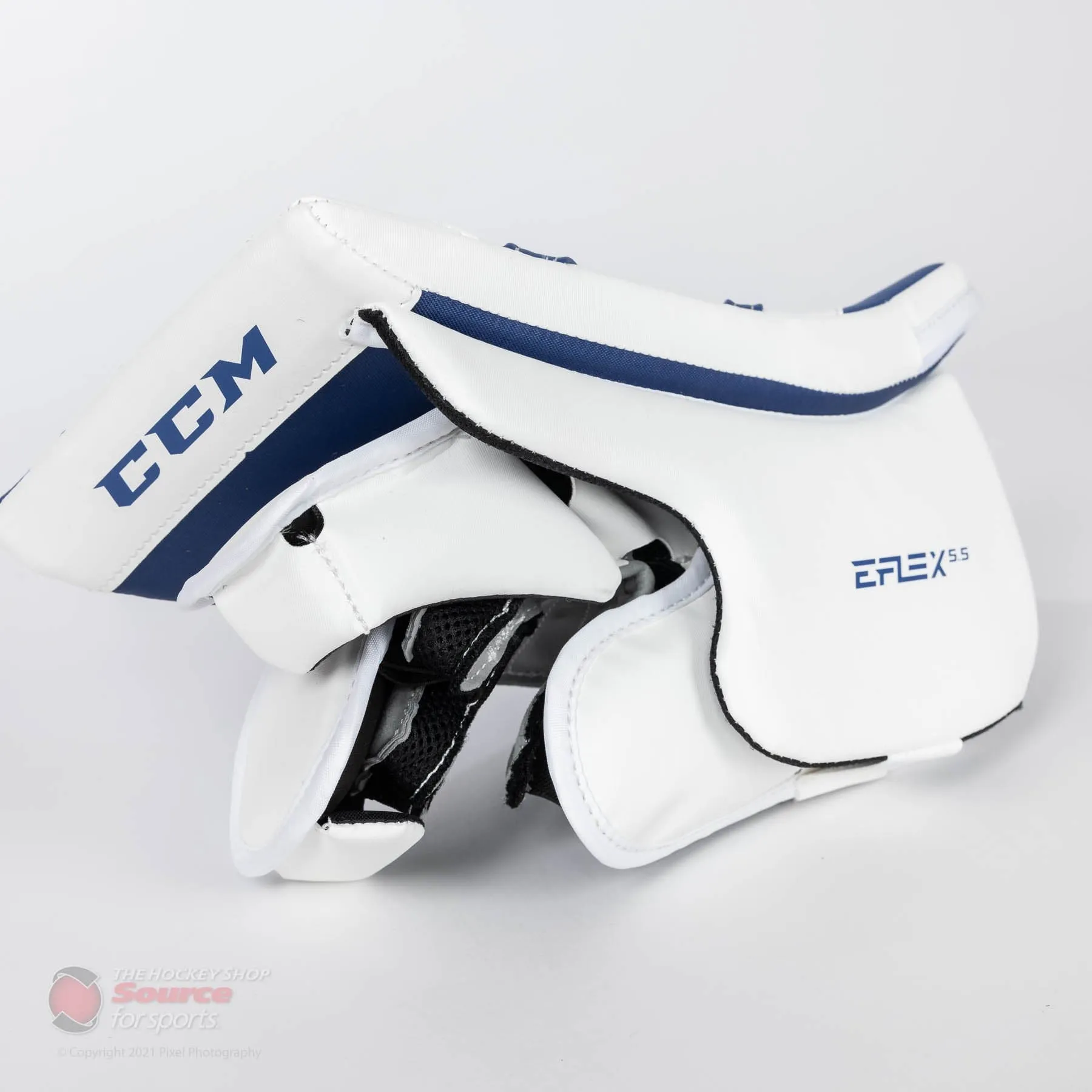 CCM Extreme Flex E5.5 Junior Goalie Blocker