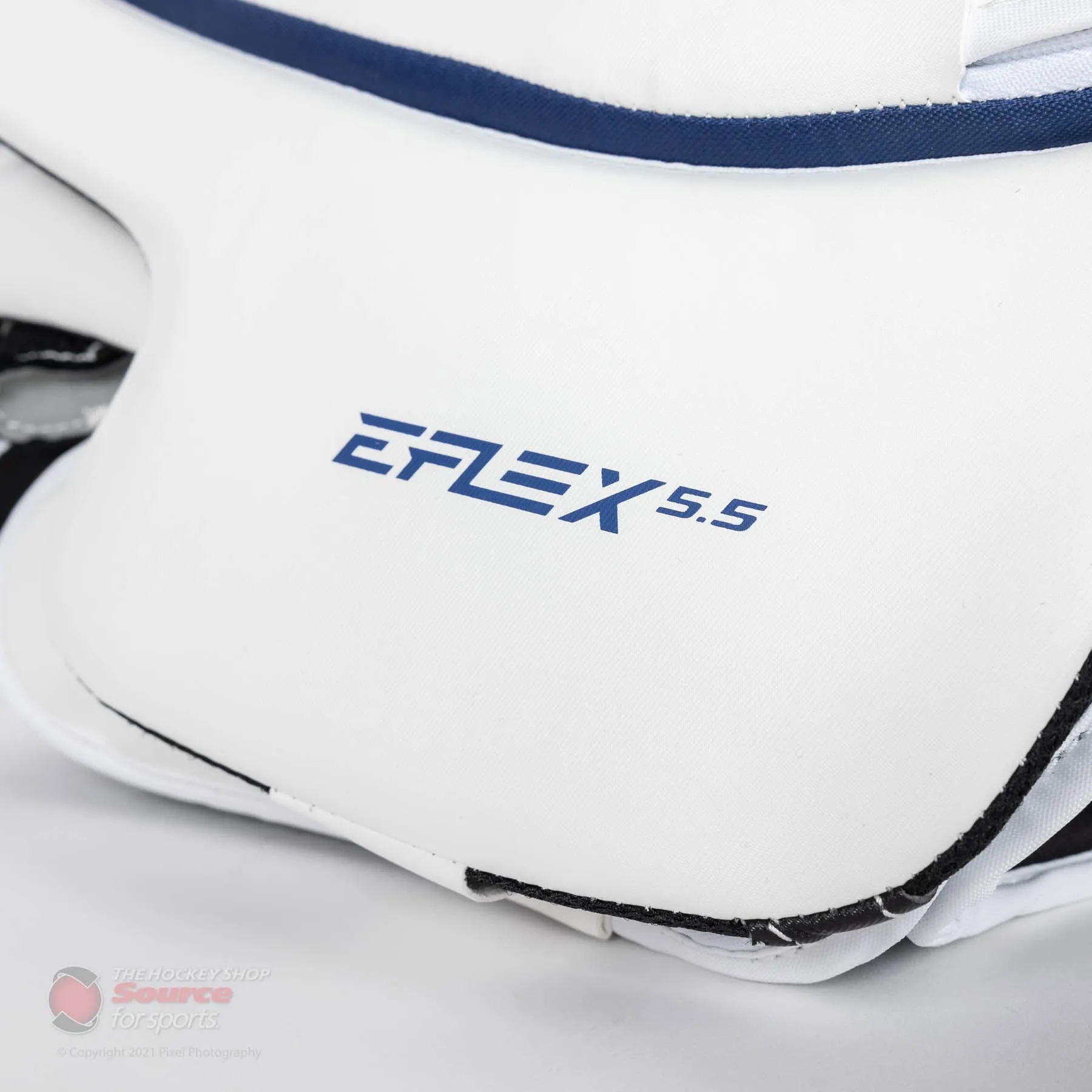 CCM Extreme Flex E5.5 Junior Goalie Blocker