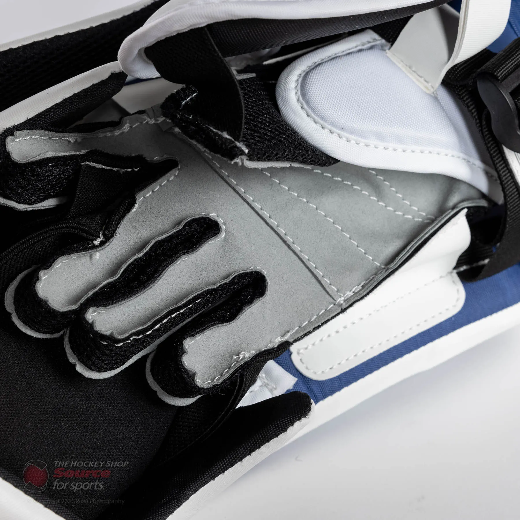 CCM Extreme Flex E5.5 Junior Goalie Blocker