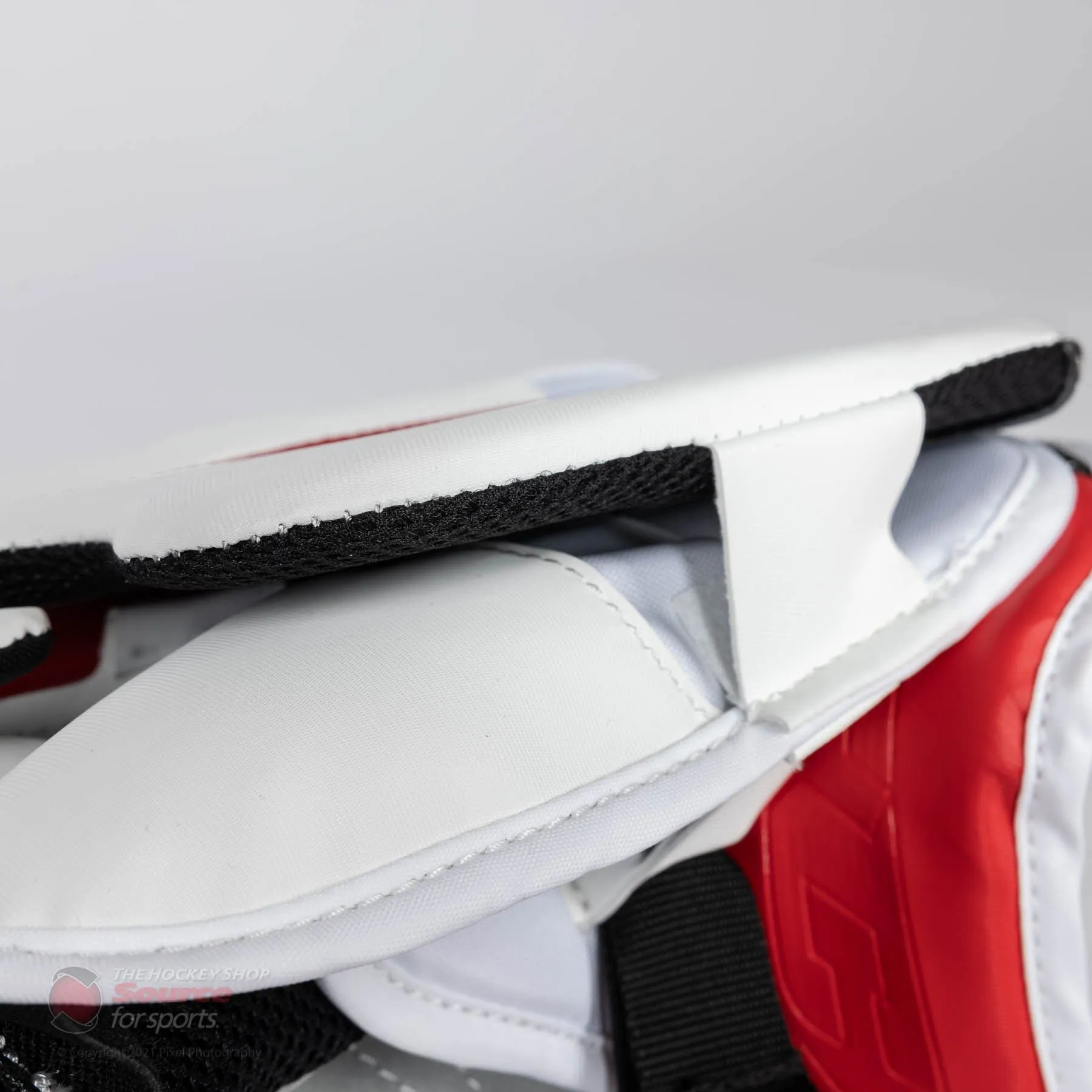 CCM Extreme Flex E5.5 Youth Goalie Blocker
