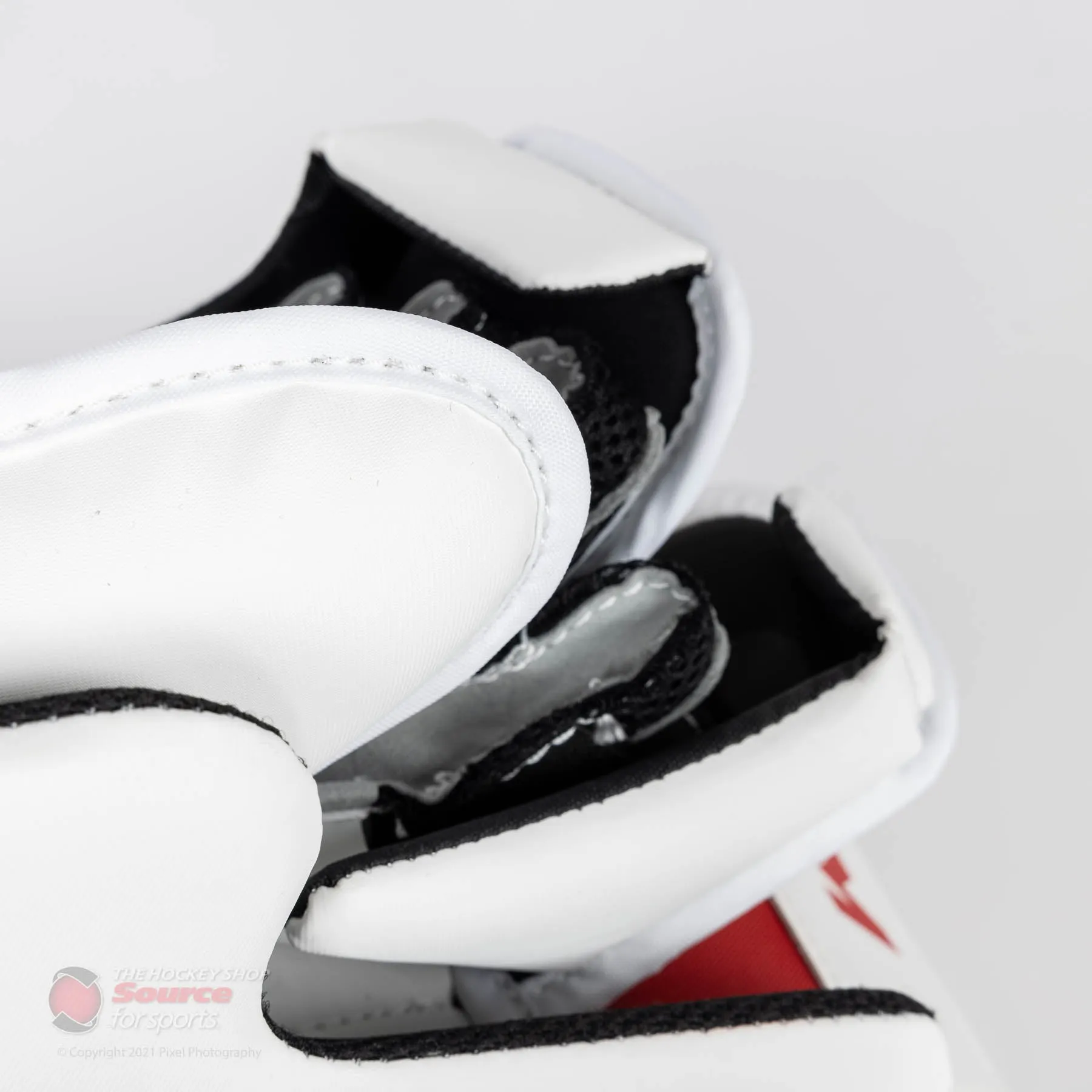 CCM Extreme Flex E5.5 Youth Goalie Blocker