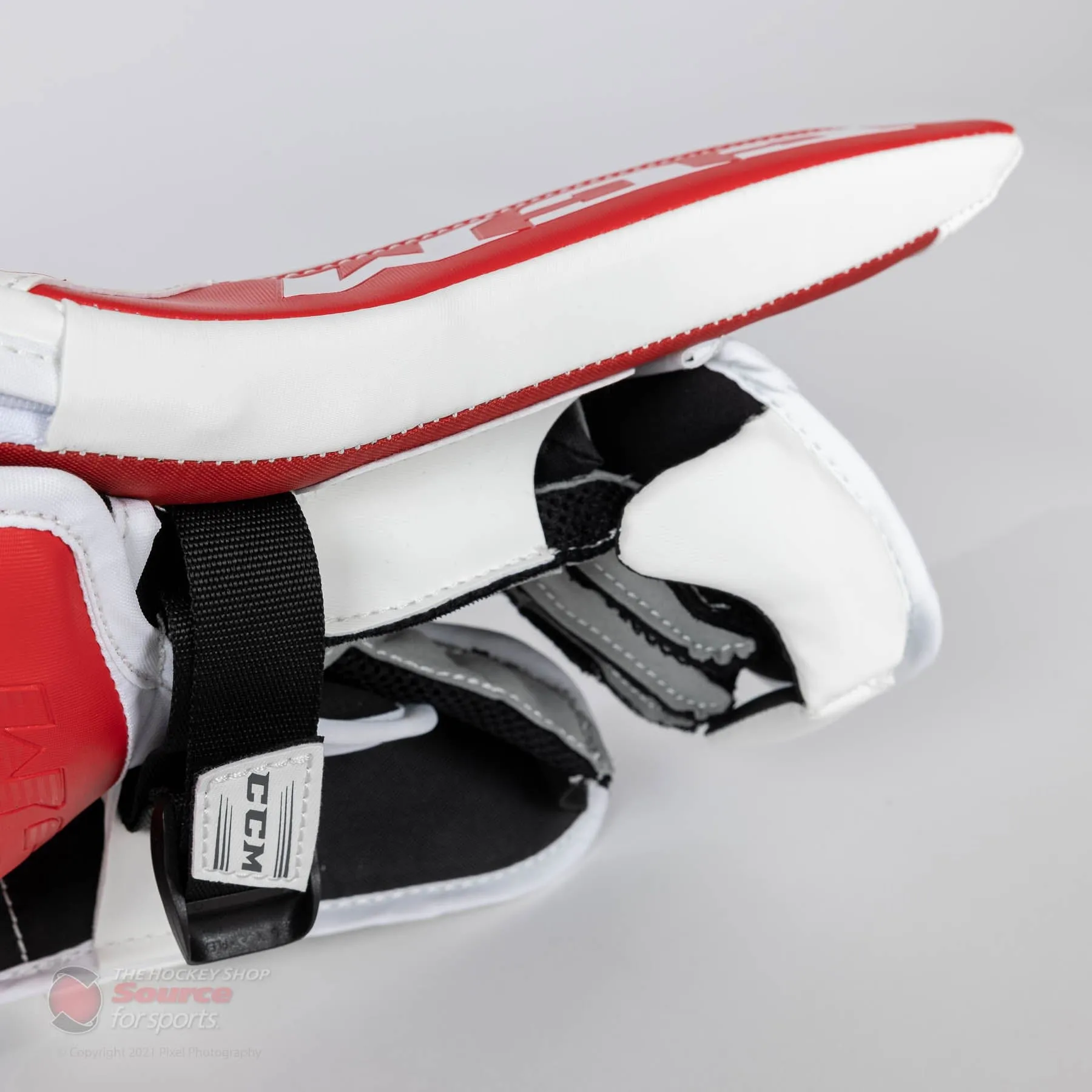 CCM Extreme Flex E5.5 Youth Goalie Blocker