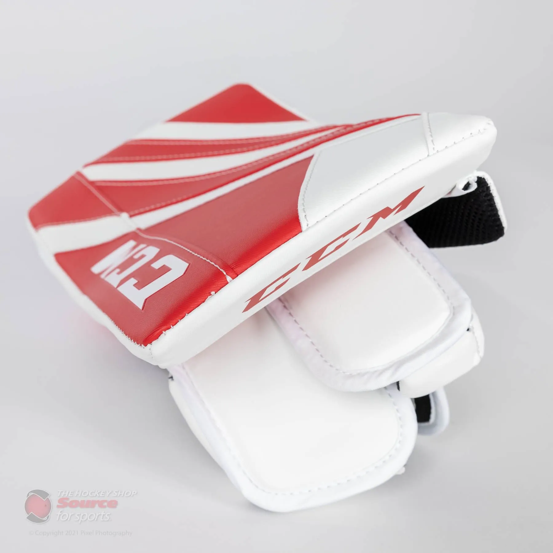 CCM Extreme Flex E5.5 Youth Goalie Blocker