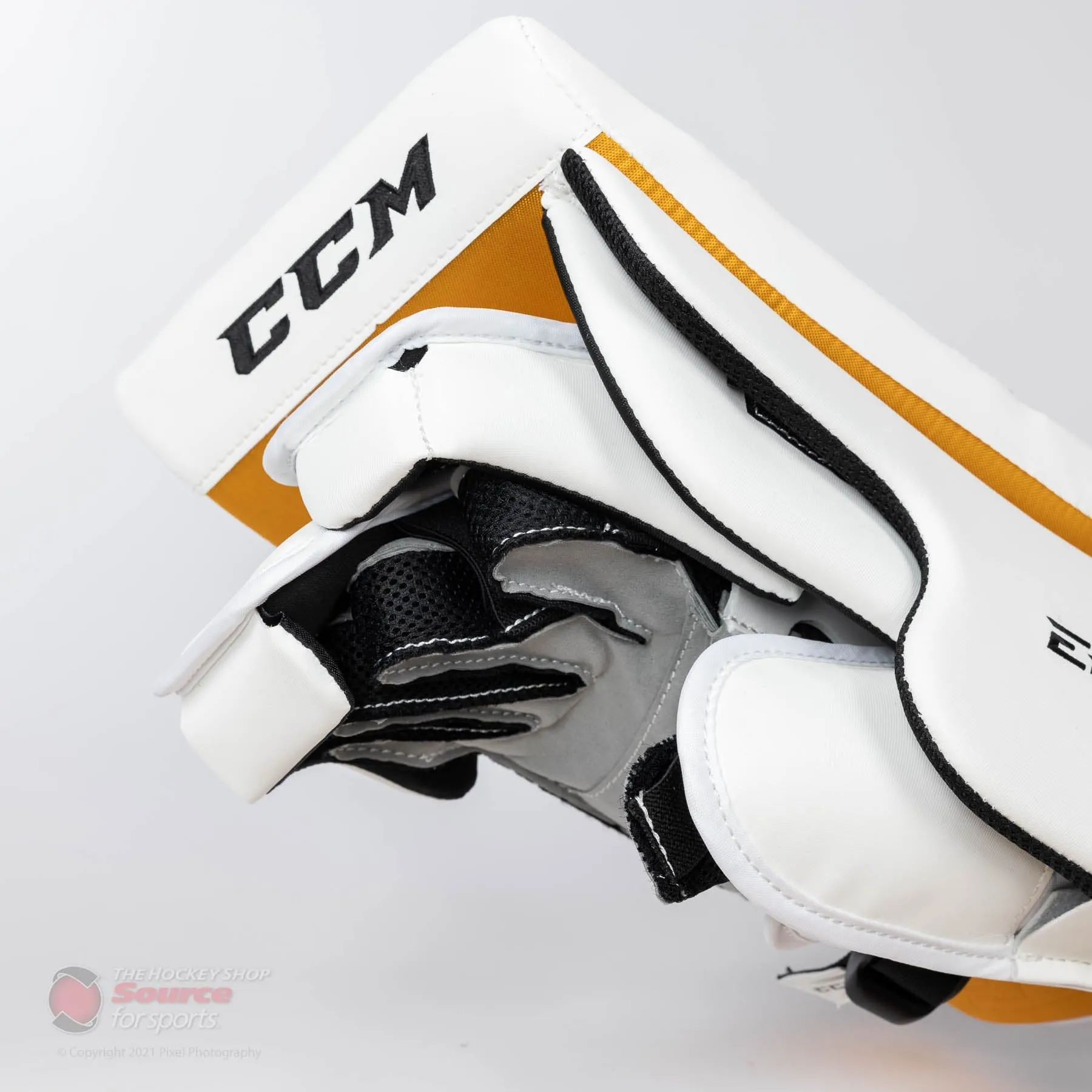 CCM Extreme Flex E5.9 Senior Goalie Blocker