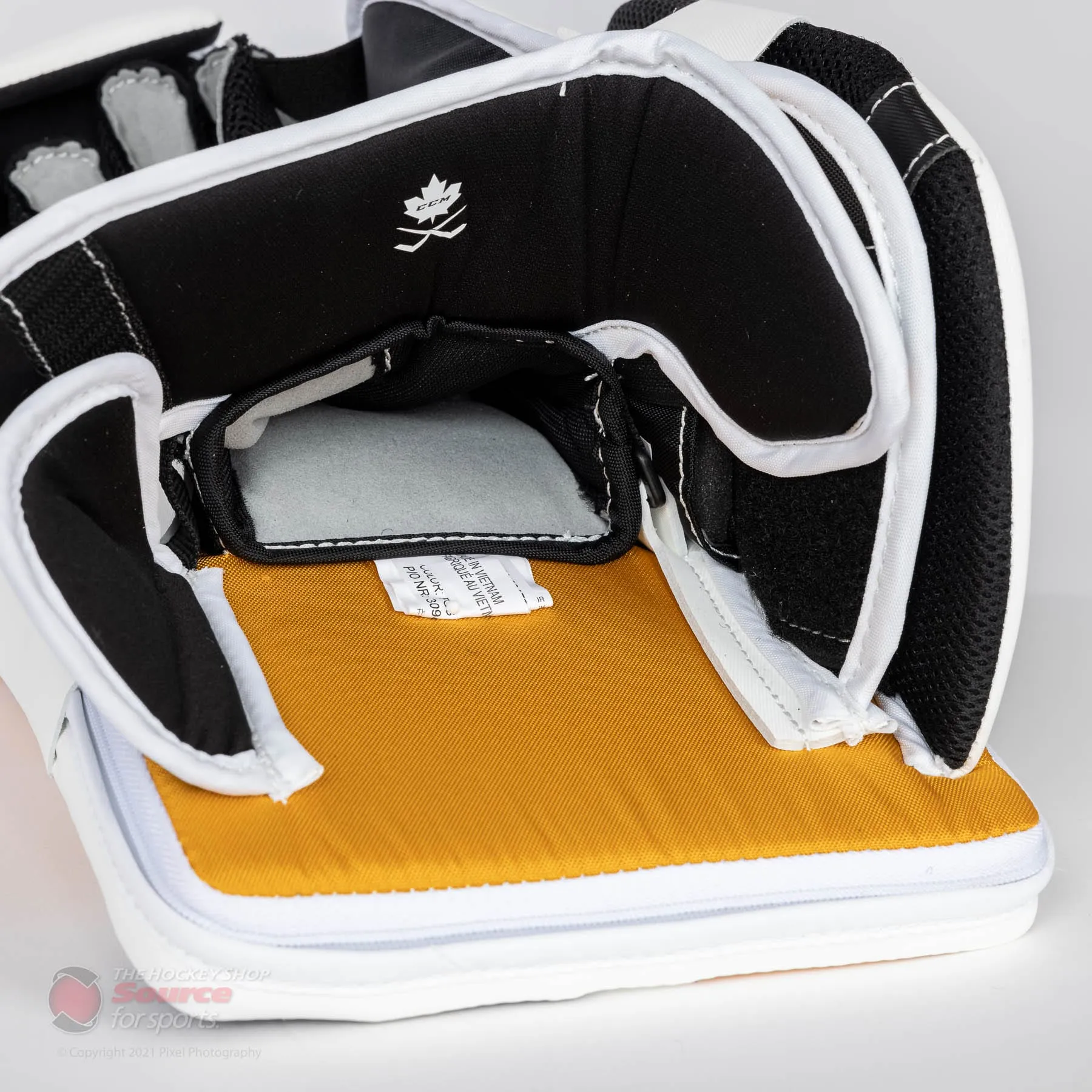 CCM Extreme Flex E5.9 Senior Goalie Blocker