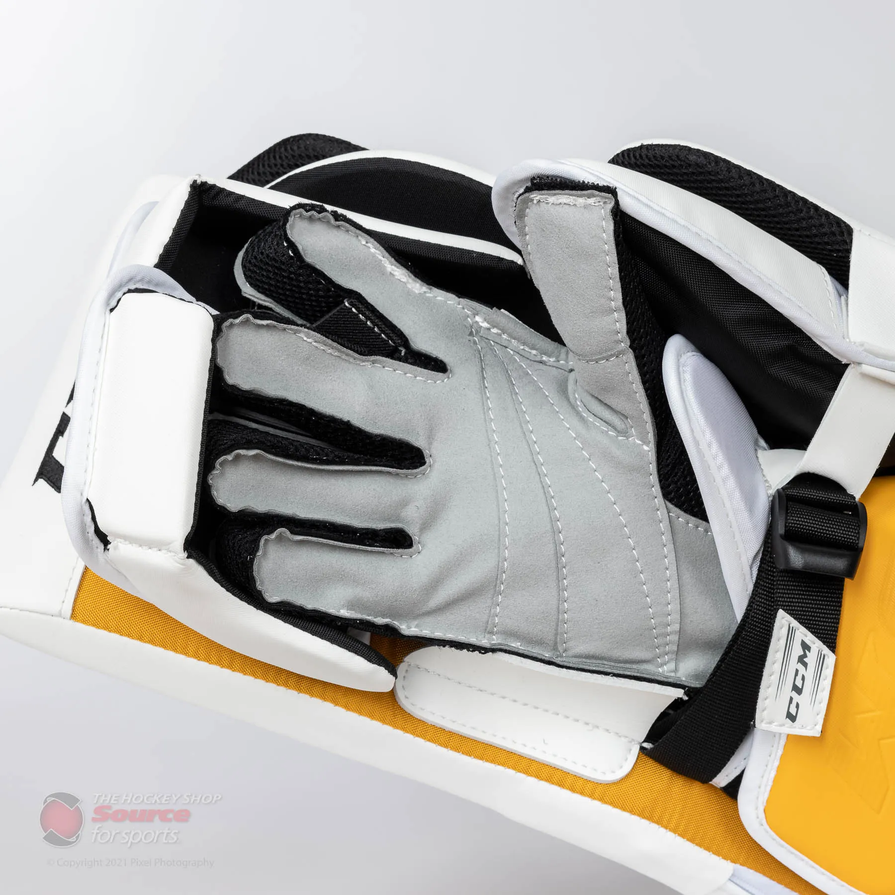 CCM Extreme Flex E5.9 Senior Goalie Blocker