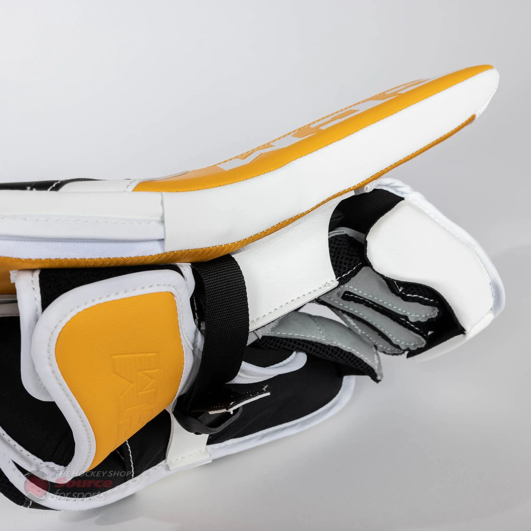 CCM Extreme Flex E5.9 Senior Goalie Blocker