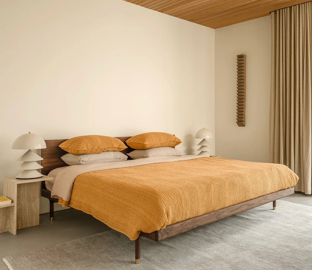 Junius table lamp