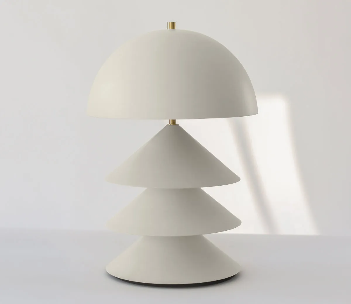 Junius table lamp