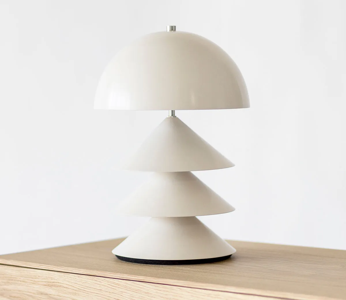 Junius table lamp