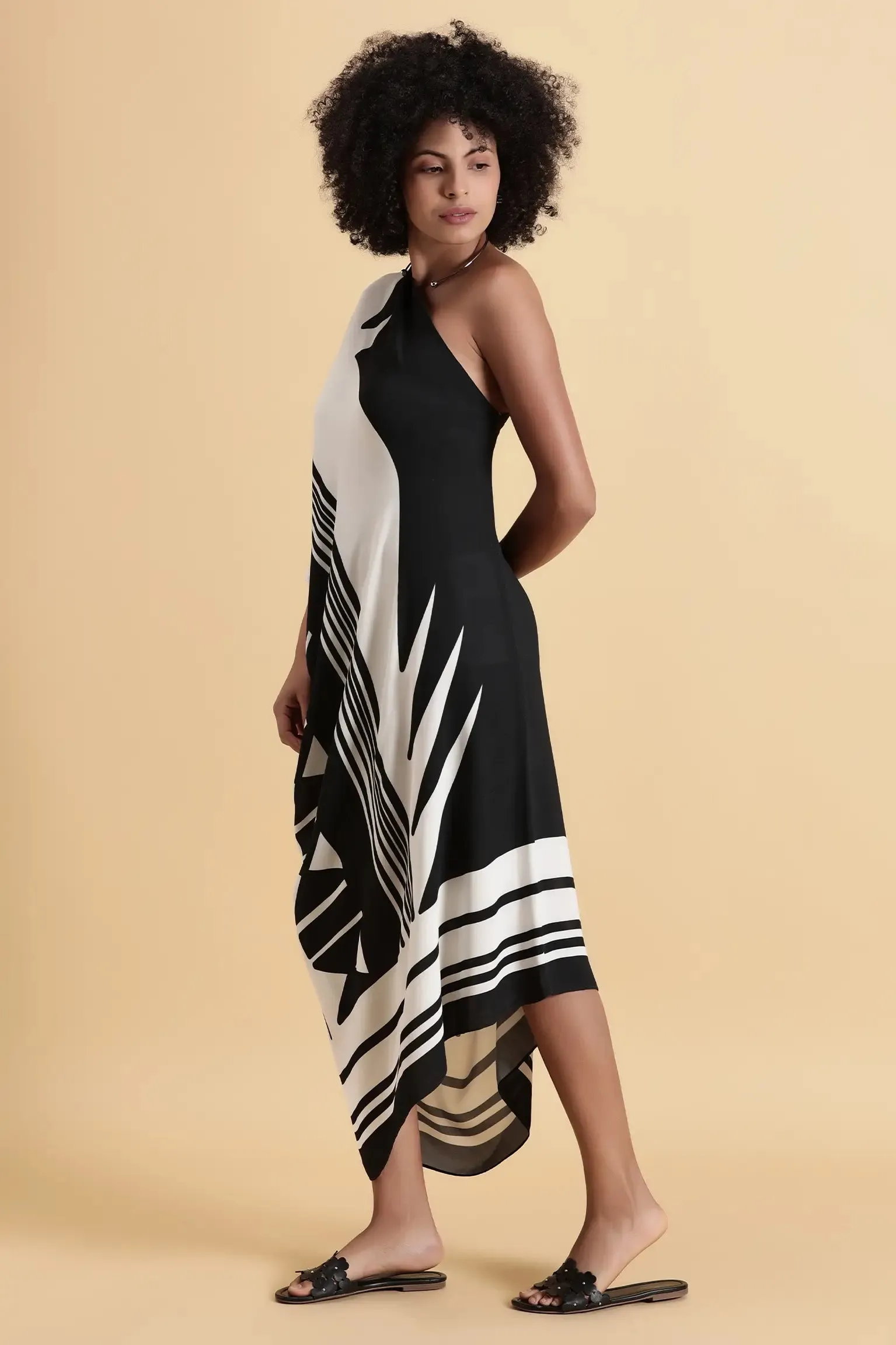 Monochrome Muse Kaftan