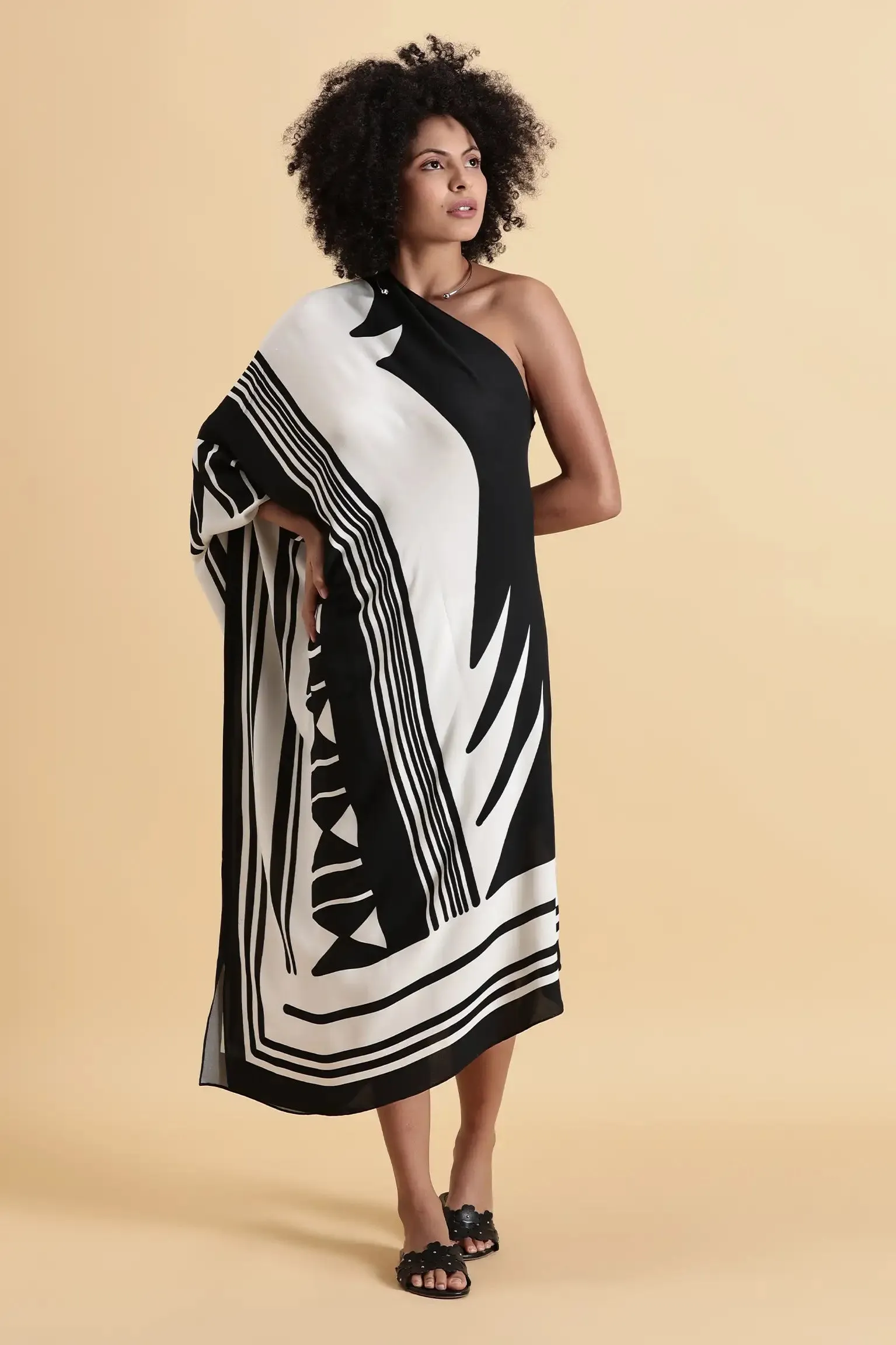 Monochrome Muse Kaftan