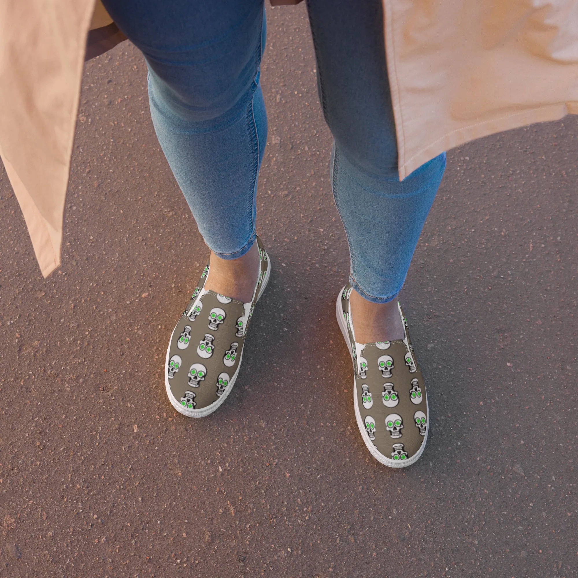 Women’s Clover Skull Slip-On Shoes
